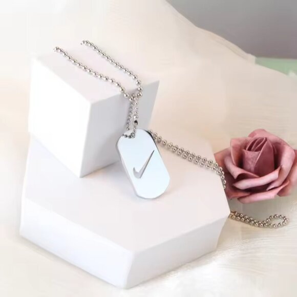 NEW Nike SILVER NECKLACE Stainless Steel 24" CHAIN DOGTAG ADJUSTER SWOOSH - Picture 3 of 11